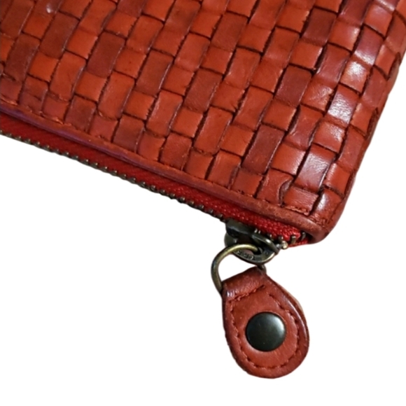 Ashwood Woven Genuine Red Leather Zip Around Wallet 7” x 4” / 17 Card Holder. - Picture 3 of 14